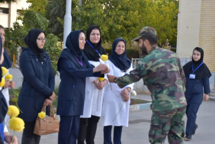 حضور فرماندهی محترم گروه ۲۲ توپخانه شهرضا و هیات همراه در جمع پرستاران وکادر درمان به مناسبت روز پرستار